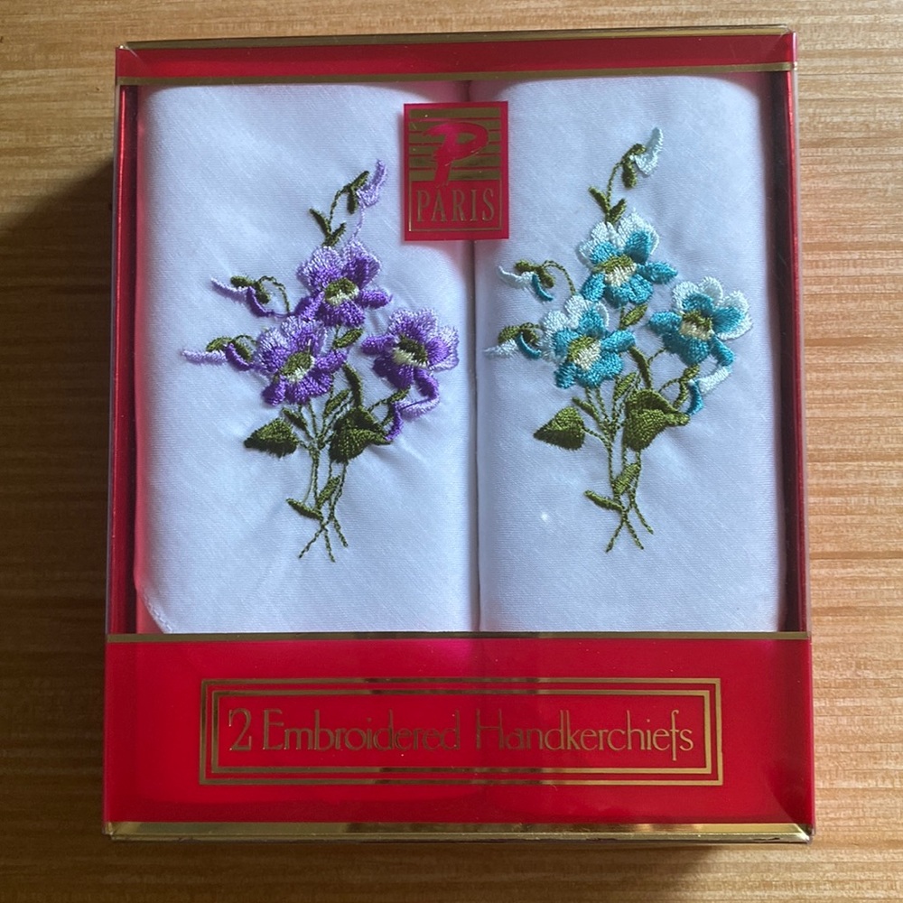 Vintage Embroidered Handkerchiefs. In original box.